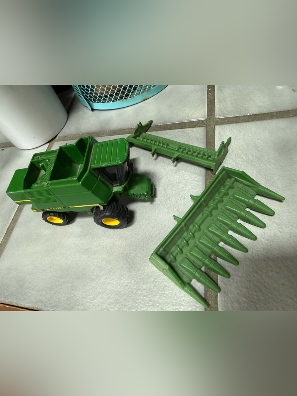 Vintage ERTL John Deere 1/64 Scale Maximizer Combine Toy w/ corn-grain headers